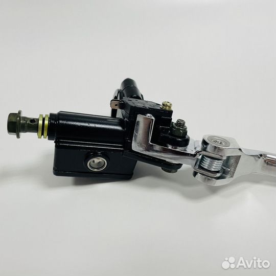 Рычаг тормоза правый (с главным цилиндром гидравли