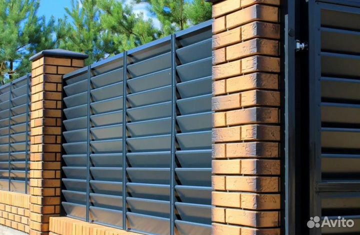 Забор из евроштакетника профессионально качественн