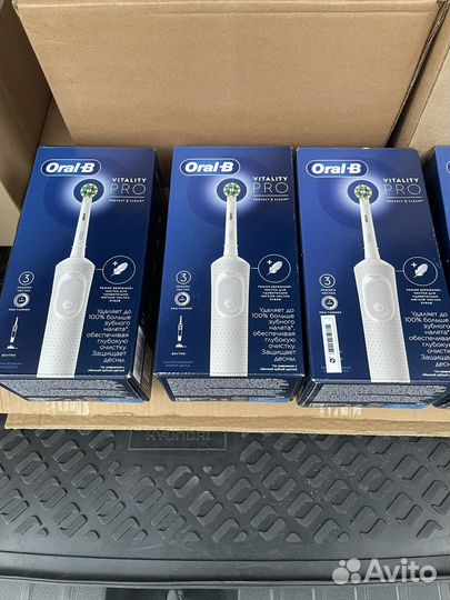 Электрическая зубная щетка Oral-b PRO