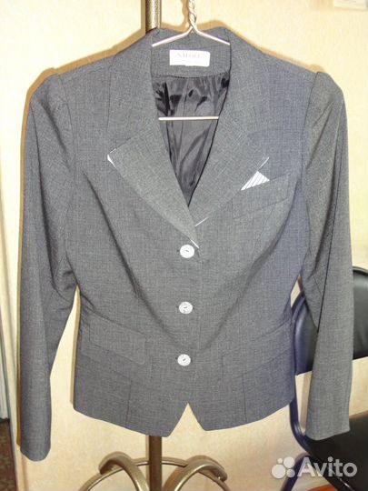 Костюм брючный 40-42 размер