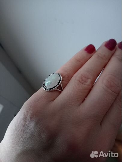 Кольцо с камнем опал