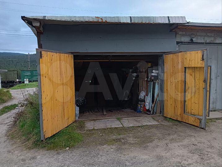 Гараж, > 30 м²