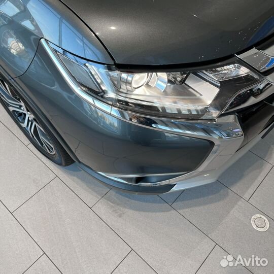 Mitsubishi Outlander 2 CVT, 2018, 110 251 км