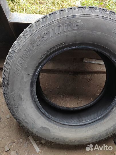 Bridgestone Blizzak Spike-01 205/70 R15 96T