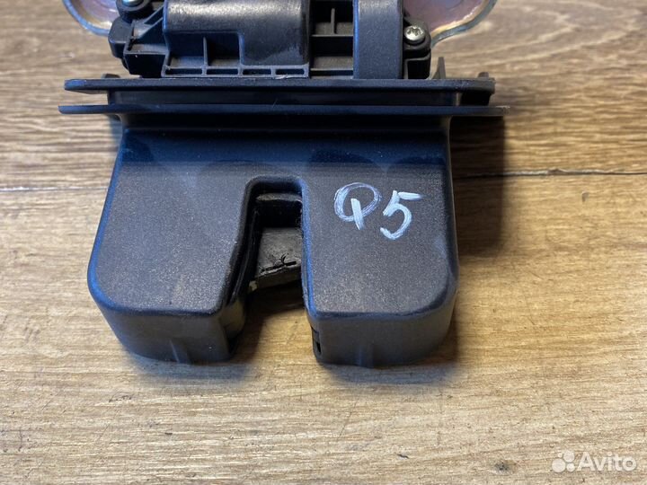 Audi q5 замок крышки багажника