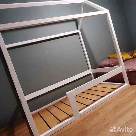 Кроватки детские домик