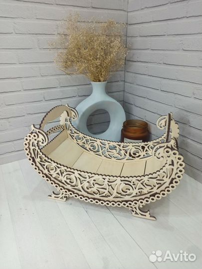 Конфетница из дерева