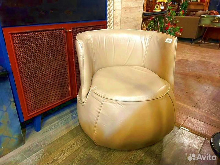 Кресло круглое из кожи