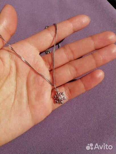 Серебряная цепочка с подвеской