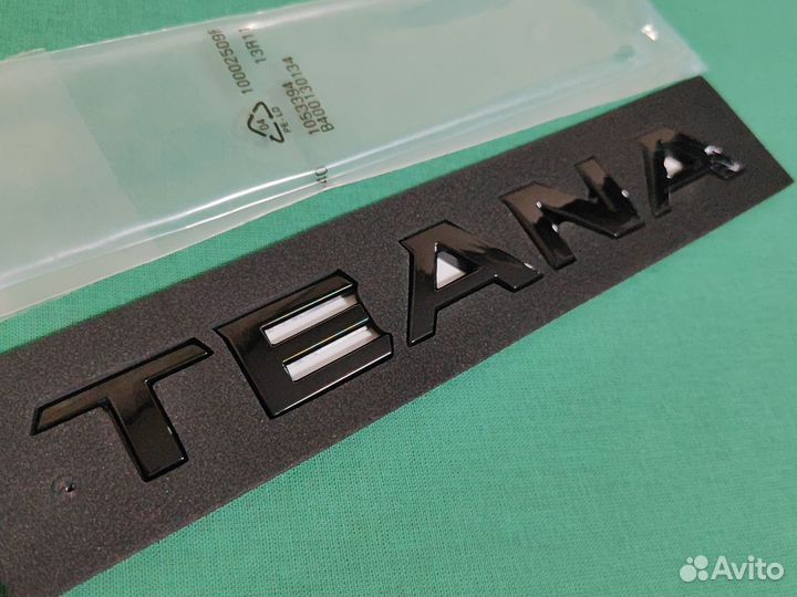 Шильдик Teana Black Nissan