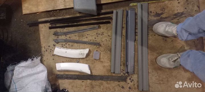 Листва, молдинги на Мерседес 124