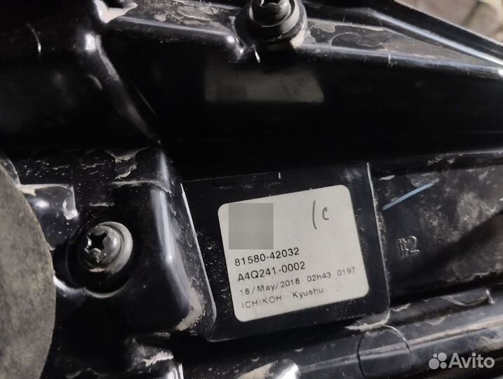 Фонарь внутренний правый Toyota RAV 4 8158042032