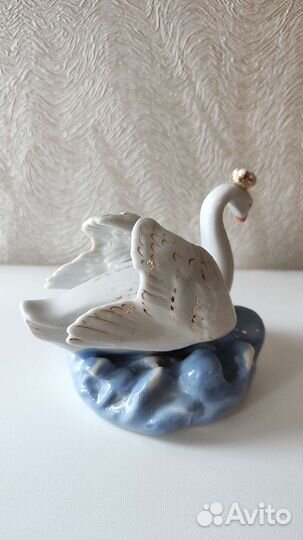 Фарфоровая статуэтка 