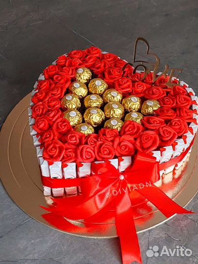 Хит цена Подарок сердце из киндеров и ферреро