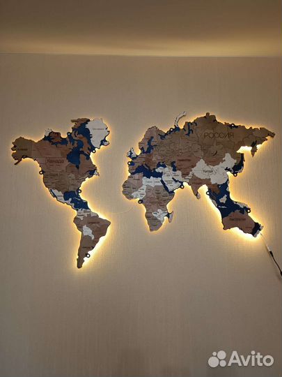 Деревянная карта мира с подсветкой