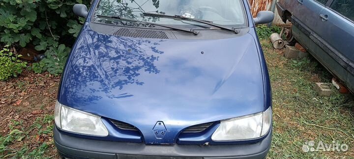 Решётка радиатора Рено Сценик