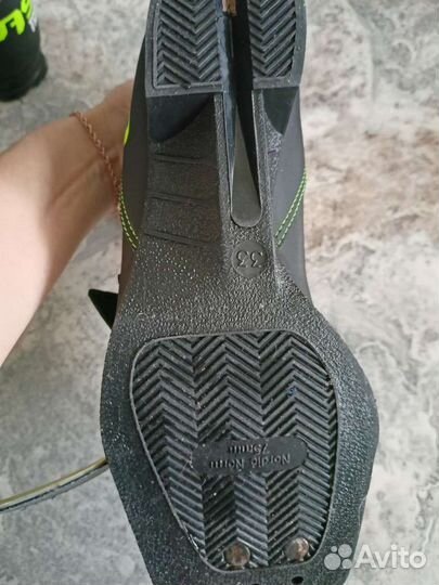 Лыжные ботинки