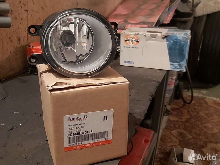 Фара противотуманная правая Toyota Avensis all 06