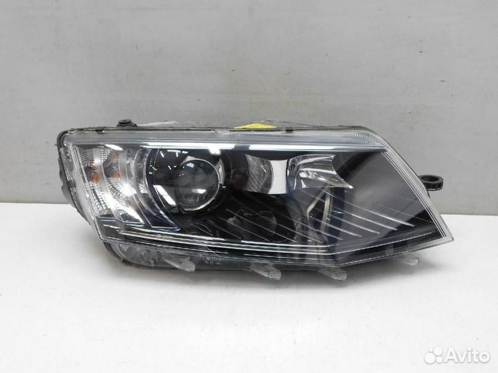Фара правая Skoda Octavia