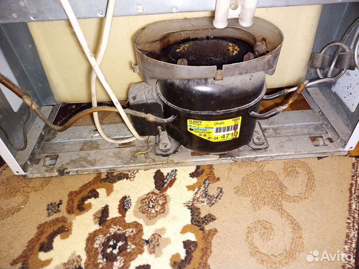 Неисправный холодильник Indesit