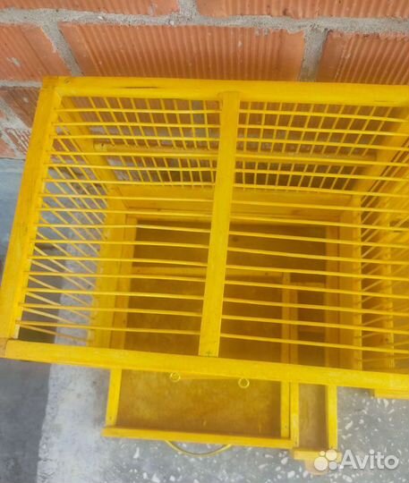 Деревянные клетки для канареек