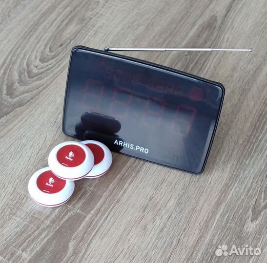 Кнопка вызова официанта и табло отображения вызова