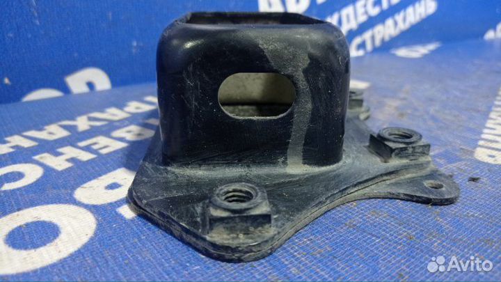 Кронштейн усилителя переднего бампера