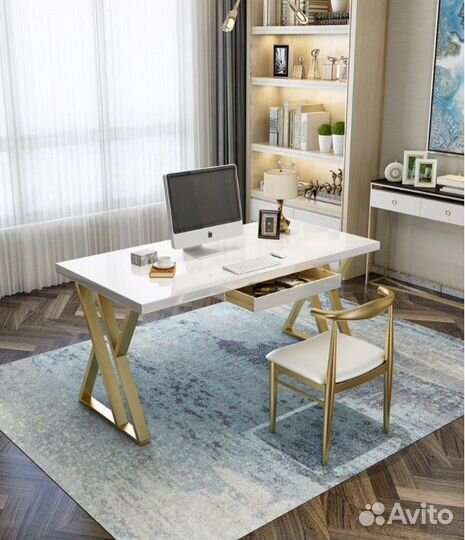 Письменный стол