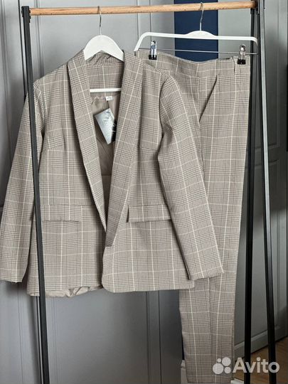 Костюм брючный женский