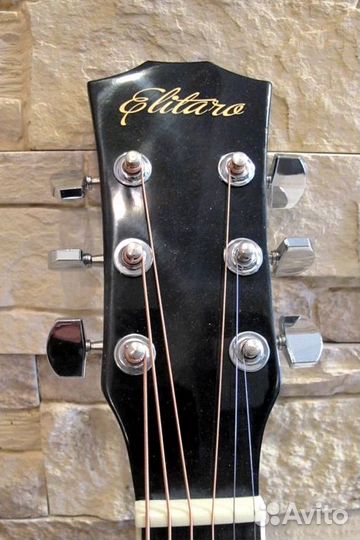 Акустическая гитара