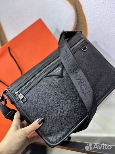 Сумка кожаная через плечо Tommy Hilfiger