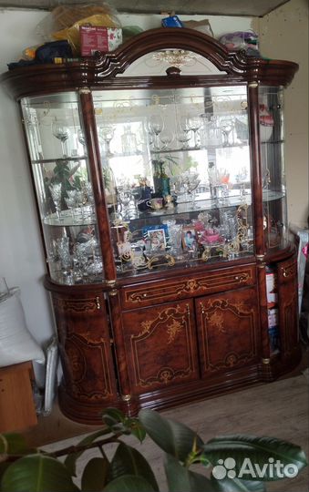 Шкаф сервант для посуды