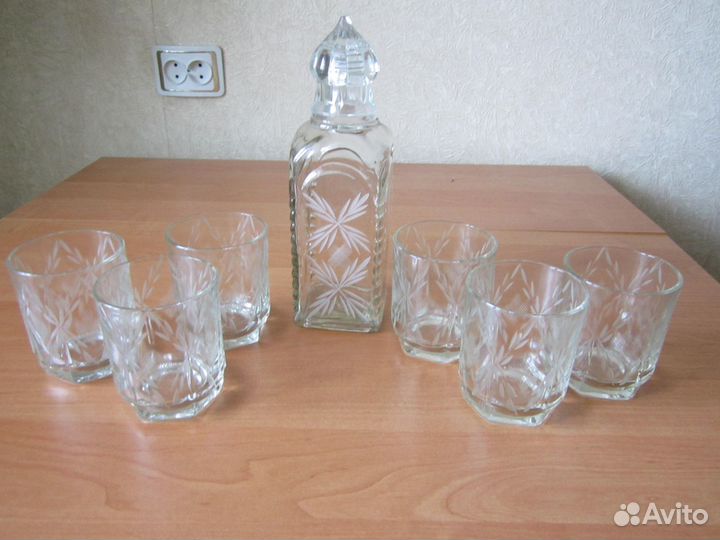 Графин со стаканами