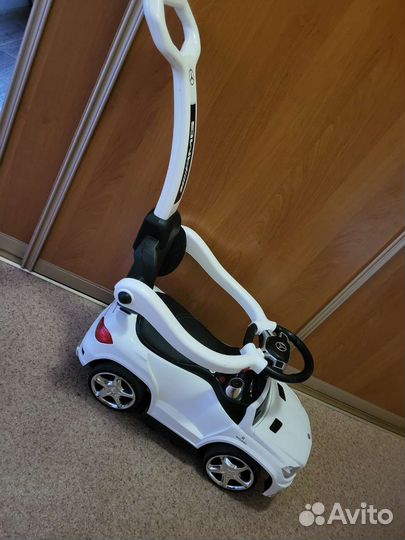 Машинка каталка толокар с ручкой