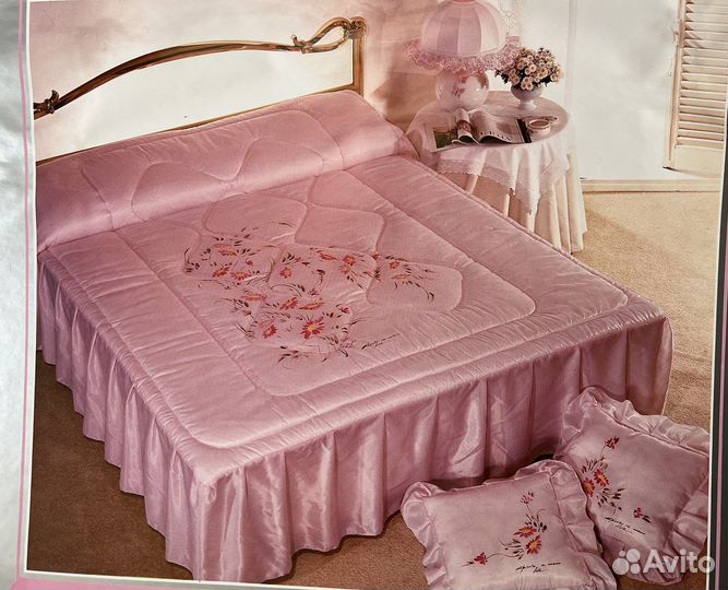 Покрывало с подушками