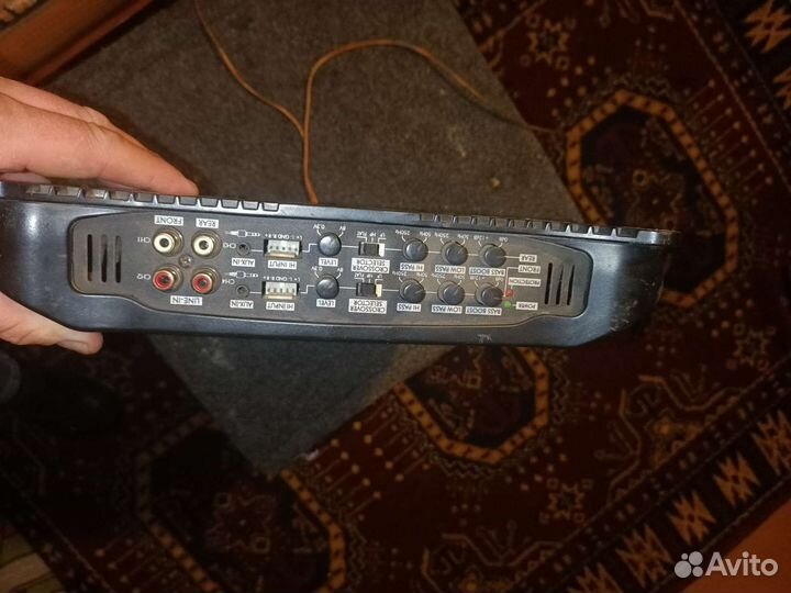 Автомобильный сабвуфер и усилитель