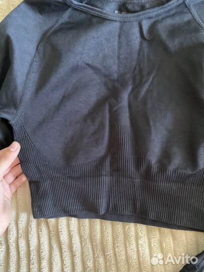 Спортивная кофта с вырезами для пальцев