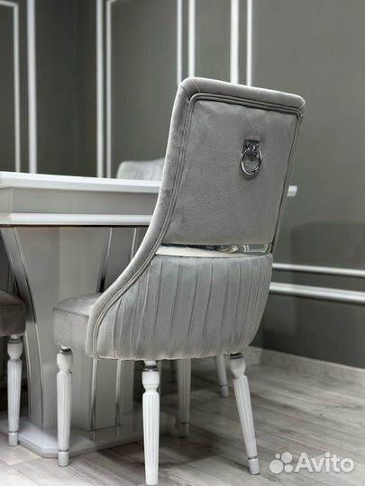 Стол и стулья