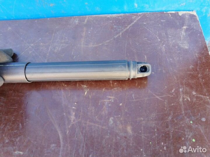 Амортизатор двери багажника Skoda Kodiaq 2016-2024