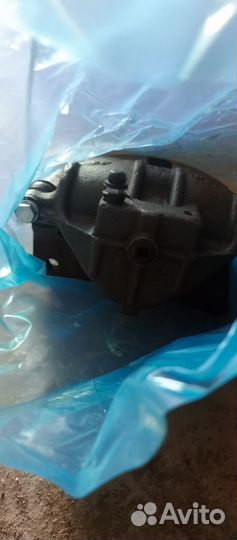 Скоба переднего правого дискового тормоза газ