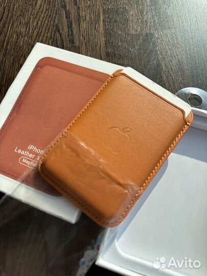 iPhone leather wallet MagSafe