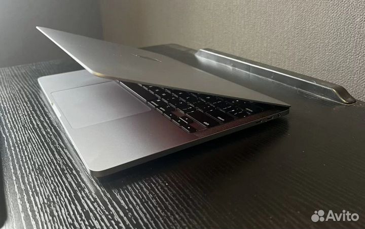 MacBook Pro 13 2020 i7/16/512 новый