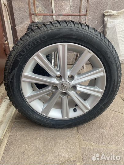 Kumho I'Zen KW22 215/55 R17 98