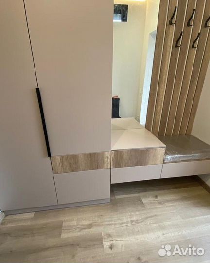 Прихожая по вашим размерам под потолок