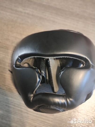 Боксерские перчатки, шлем, защита