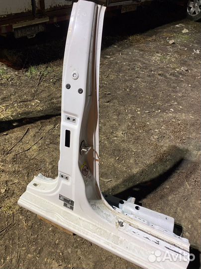 Стойка кузова центральная Skoda Rapid