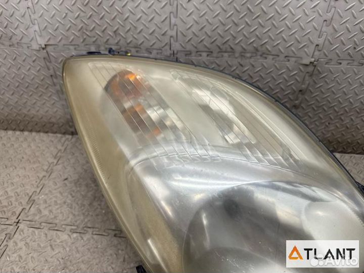 Фара передняя правая toyota vitz