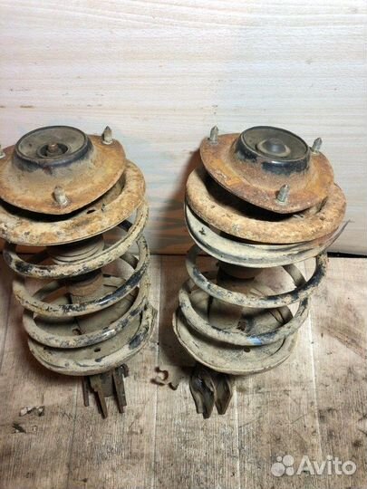 Стойка подвески передняя Mitsubishi Galant EA 8