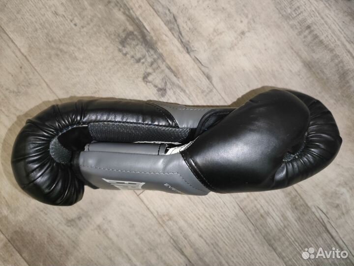Боксерские перчатки Everlast 10 oz и шлем Demix M