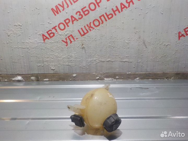 Расширительный бачок Пежо 3008